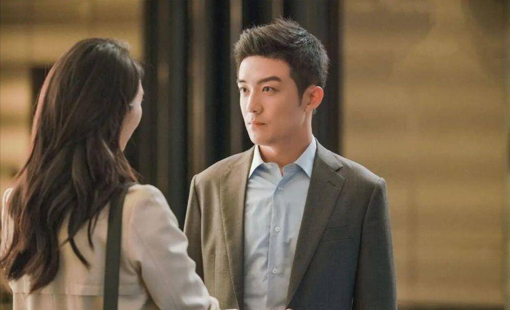 正如他在那年花开月正圆中展现的那样,即使是小角色,他也全力以赴,用