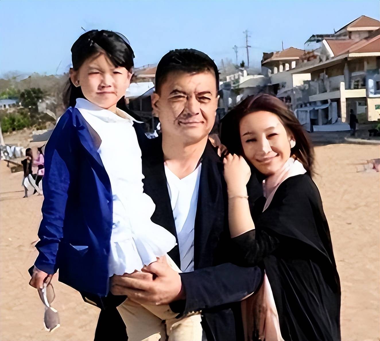 无妄背负"小三"骂名的秦海璐,婚后生下"巨婴",现在怎么样了