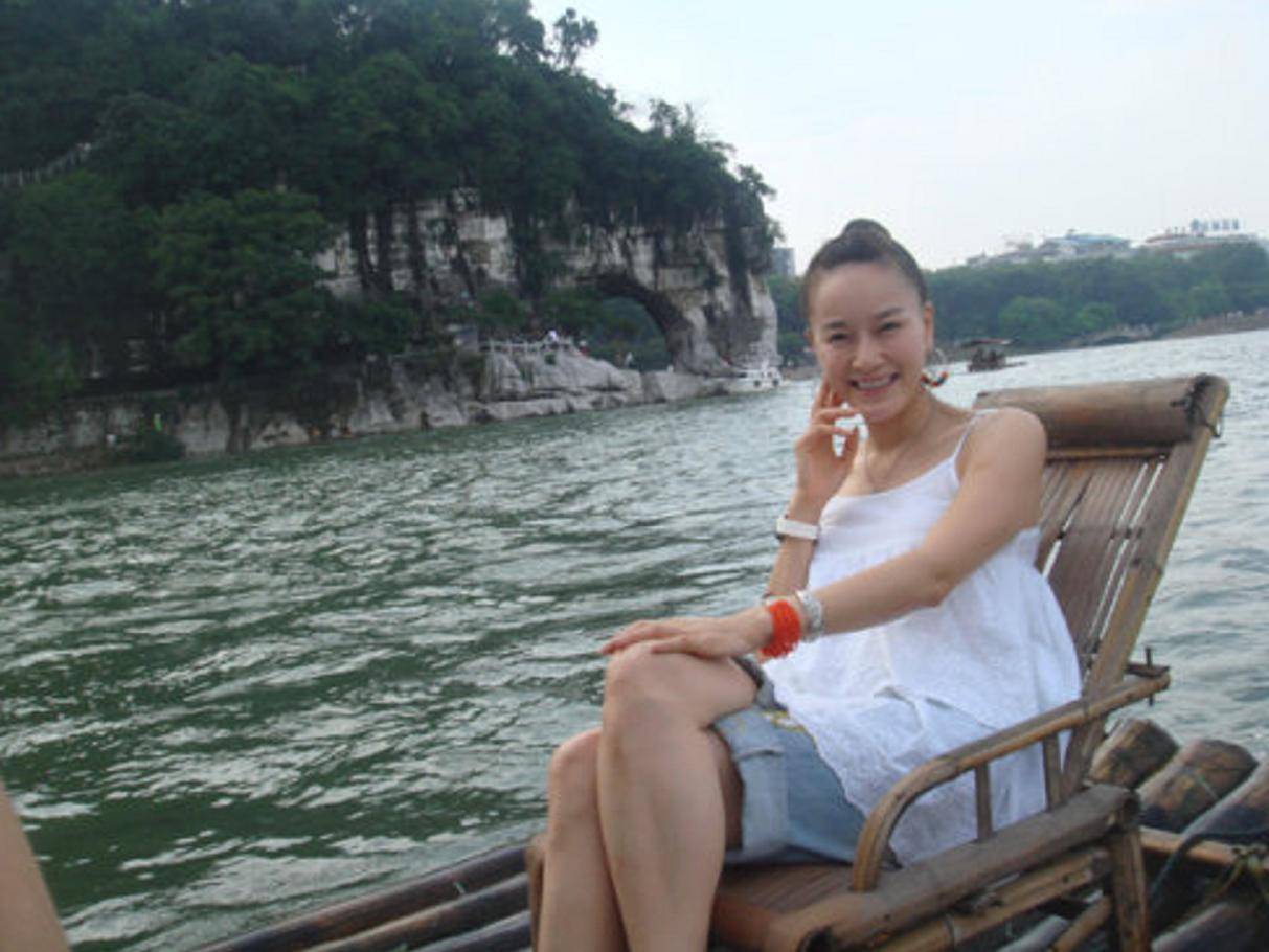 石爻:从主持人到知名演员,怀感恩之心,与圈外丈夫低调生双胞胎