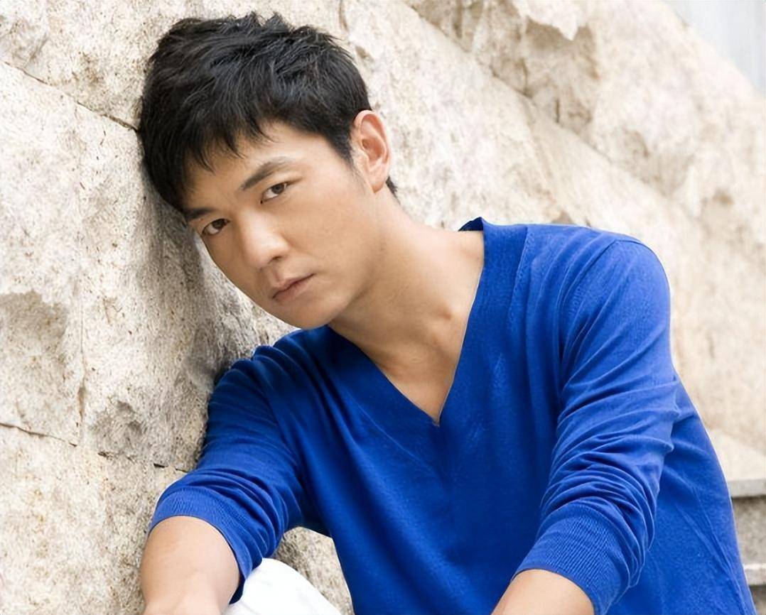 邢佳栋:曾因打架被北电开除,演技一级棒,却几十年不温不火