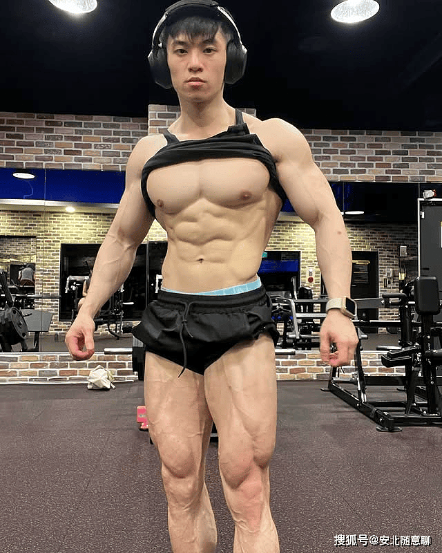 【帅哥】健身模特秀肌肉，颜值不够、身材来凑，这体脂率得有多低 （组图） - 1
