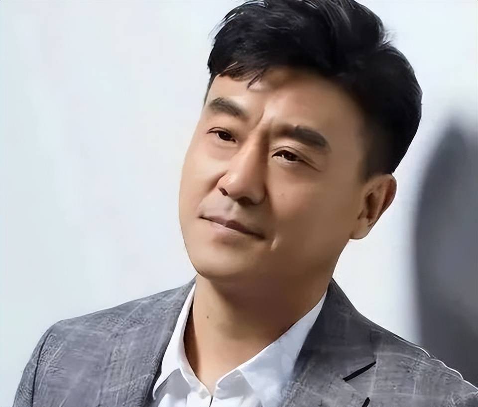 "国家一级演员"何冰的消失,不仅是娱乐圈的悲哀,更是损失!