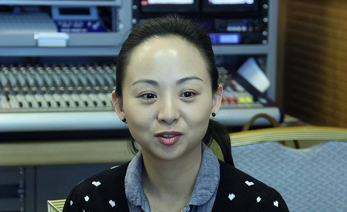 05年千手观音爆红后,聋哑领舞者被土富追8年,结局怎样