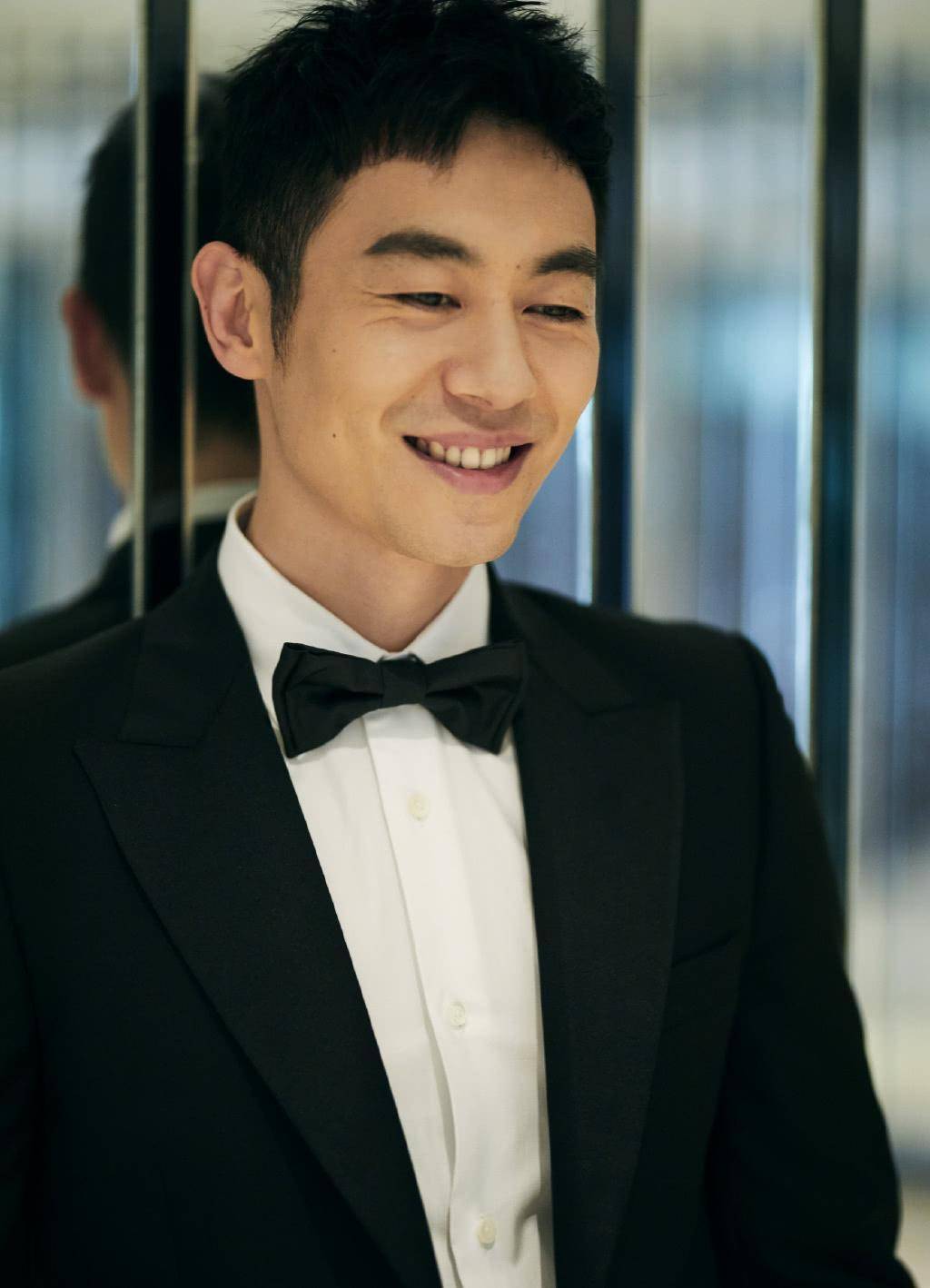 朱亚文狠甩七年初恋,转身狂追陈思诚前女友,情感史遭扒引争议