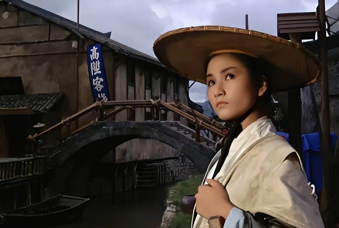 悲凉!郑佩佩才去世一年,小儿子就"原形毕露",蔡澜果然说对了