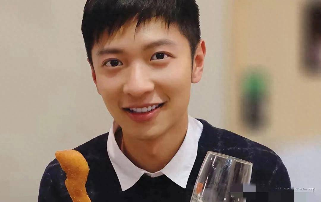 tvb男星被嘲吃软饭,回答显高情商,与继女相处融洽夫妻财政独立