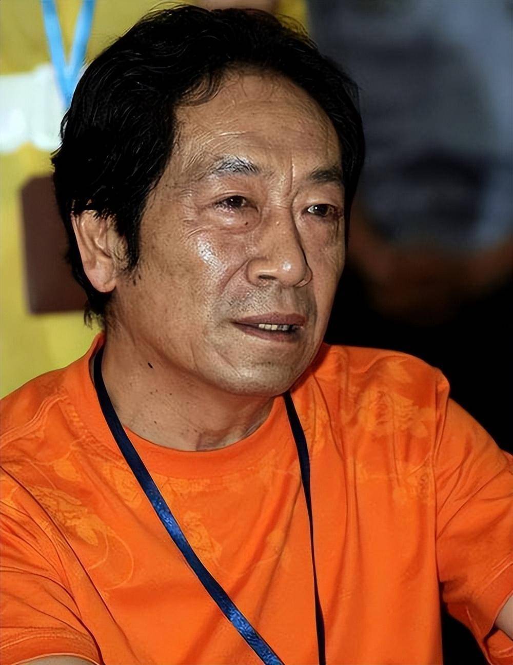 王奎荣:现在白发老态,儿子上小学,妻子仍风韵犹存