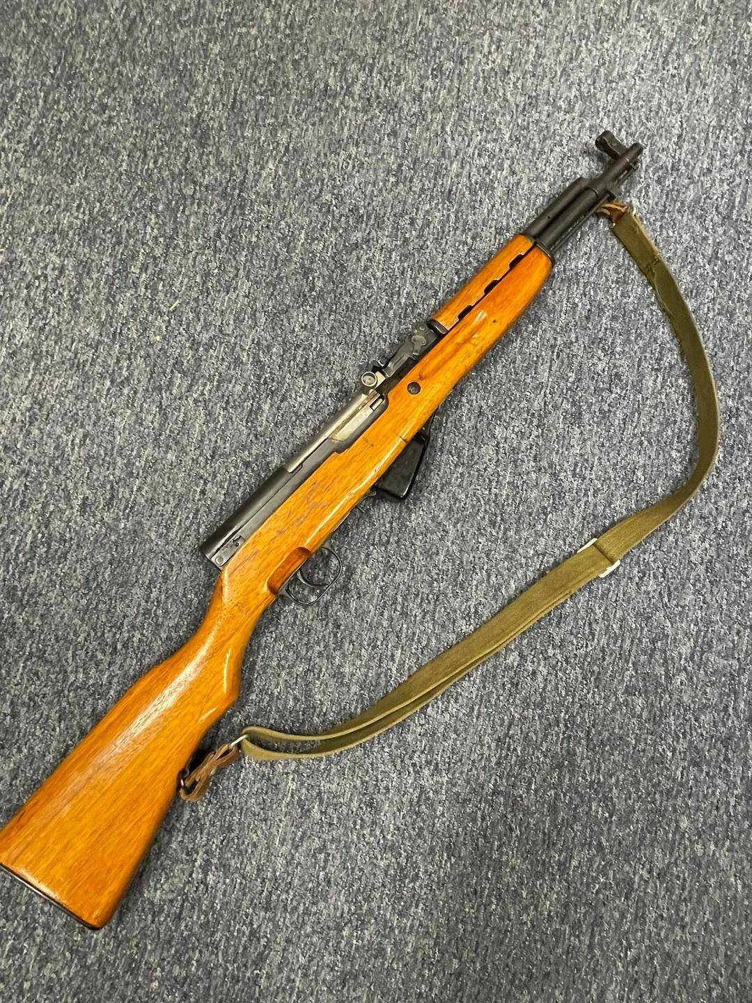 伞兵版56式半自动枪管更短更紧凑舍初速和射程换机动和灵活