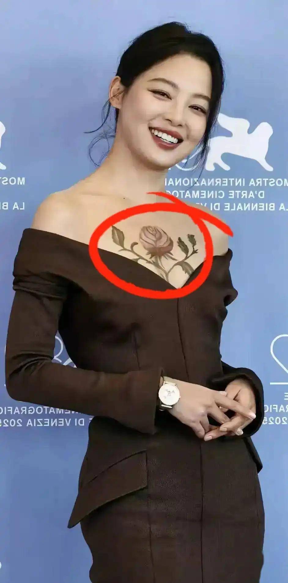 辛芷蕾"纹身"冲上热搜!胸前开出一朵玫瑰很漂亮,评论区炸锅了