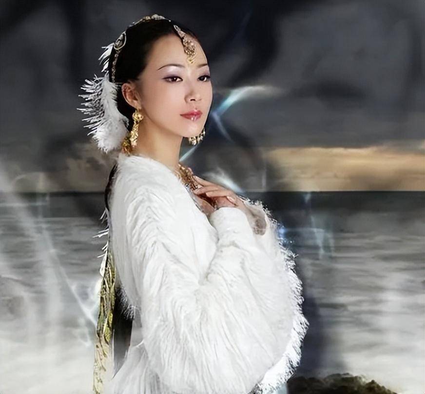 西游四版白骨精对比,巩俐威武霸气饰妖皇,杨春霞最贴合原著描写