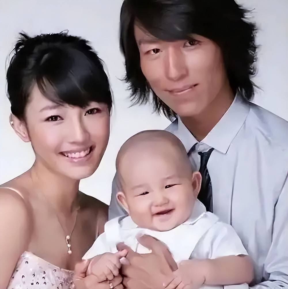 49岁陈羽凡也没想到,离婚8年后,白百何的二婚老公开始为她争光