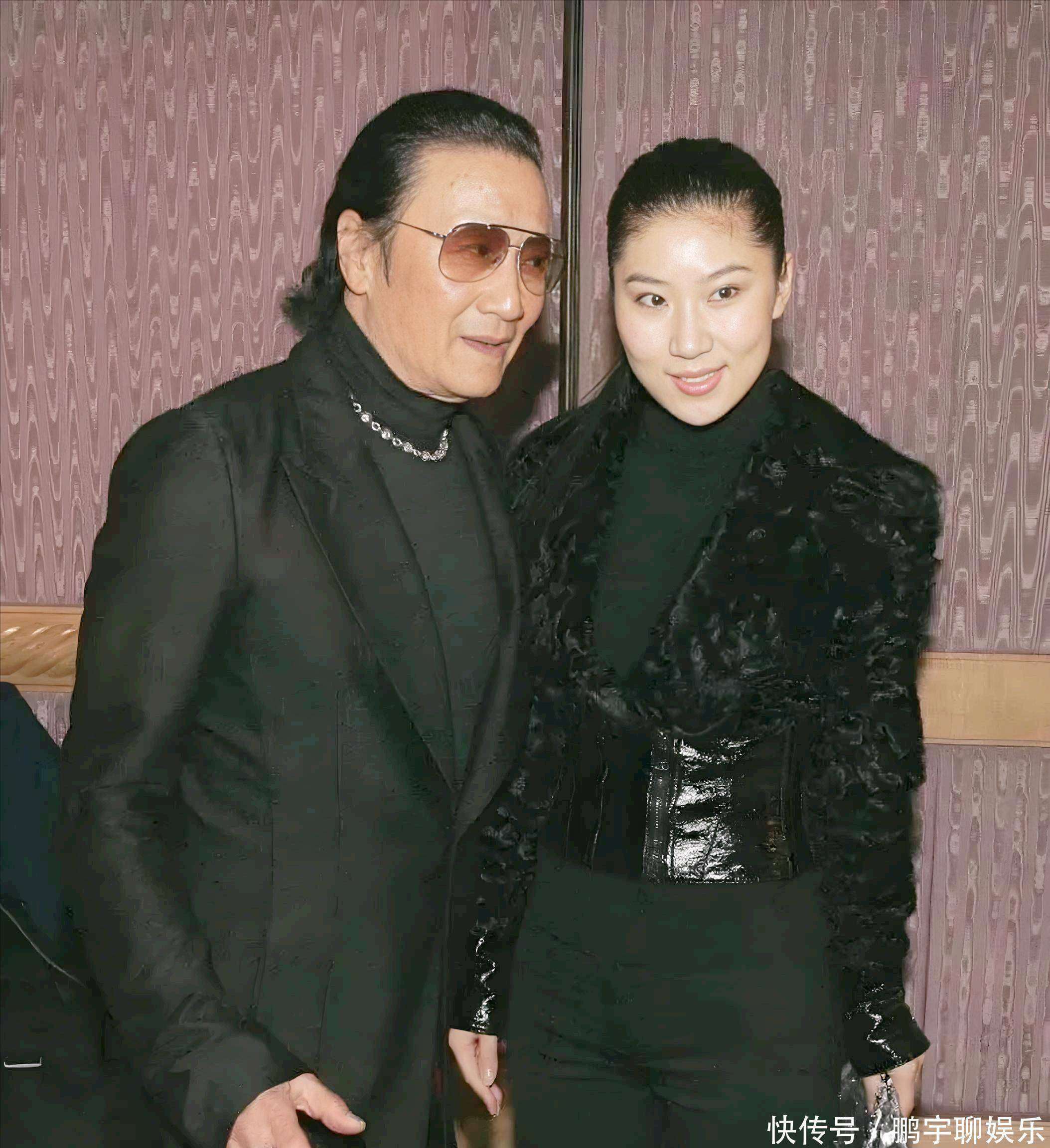 谢霆锋七夕不陪王菲,带家人团聚!89 岁谢贤摘墨镜,老得快认不出