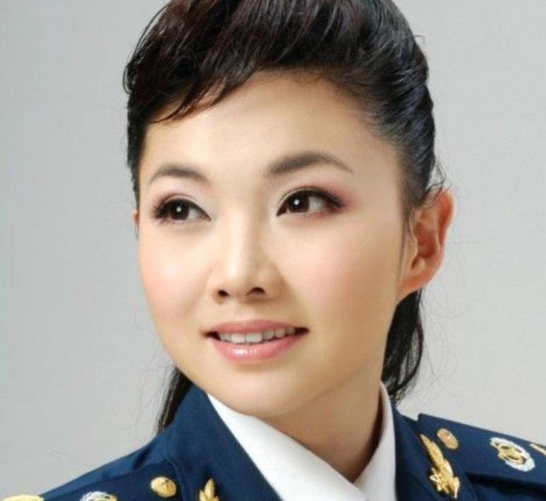 百变歌后王莉:从歌唱家转身成为讲师,45岁的她依旧在挑战