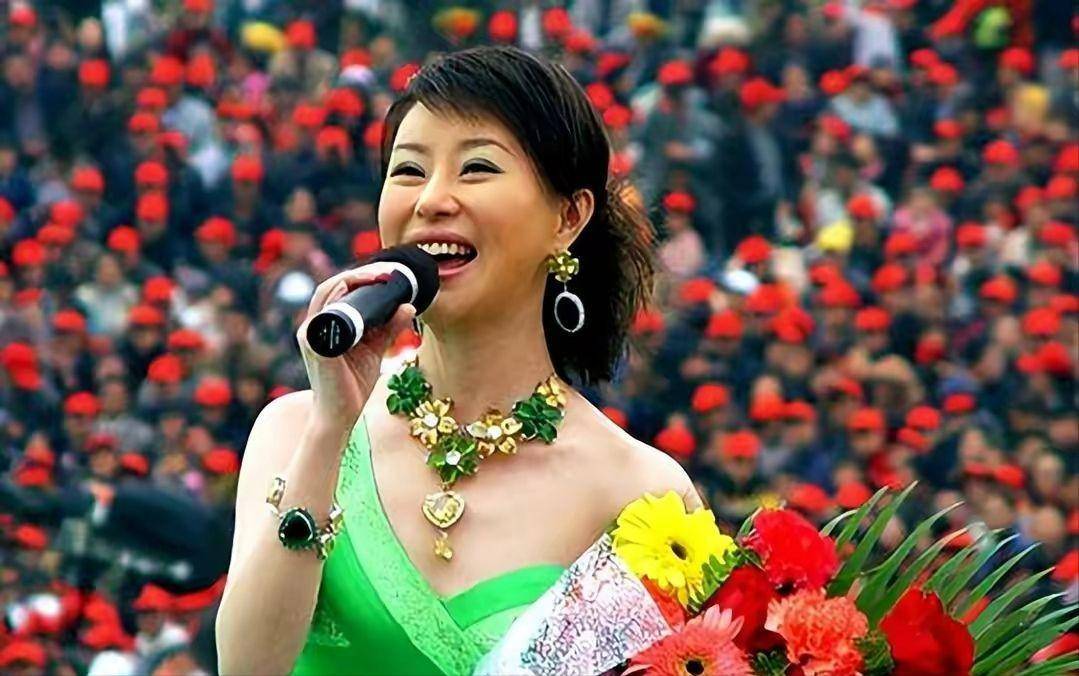 民歌女王祖海:多次上春晚,爱上大37岁的上司,现在仍孤独一人