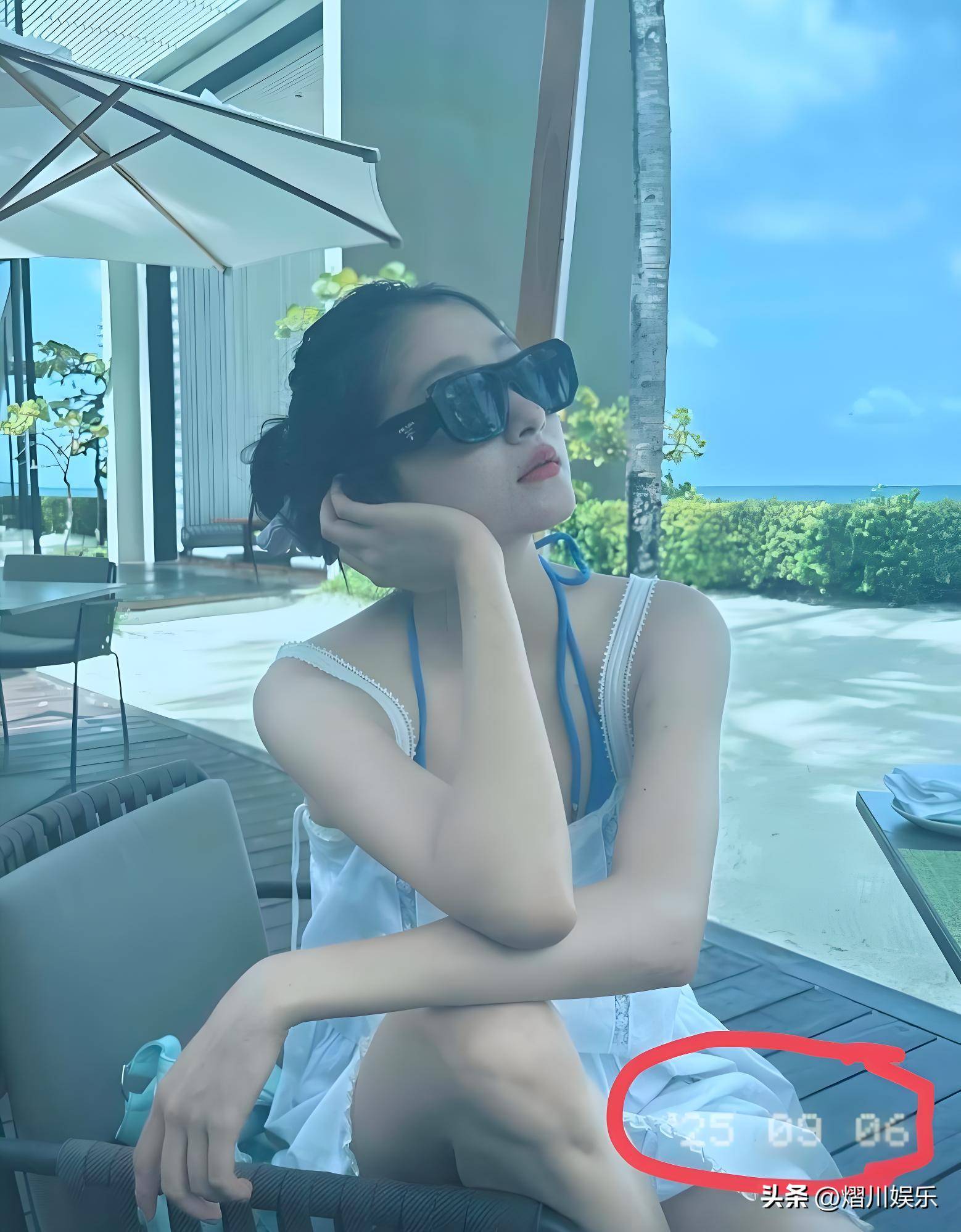 关晓彤大胆突破!泳装照惊艳,身材比例绝了,与鹿晗感情状态成谜