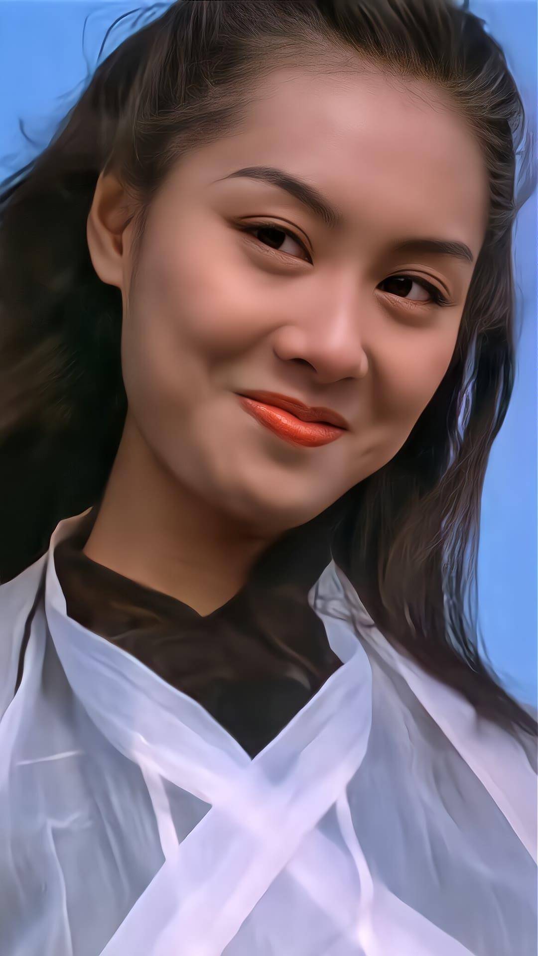 52岁朱茵现状揭露:住深山房子,开老旧破车,活成网红圈李子柒