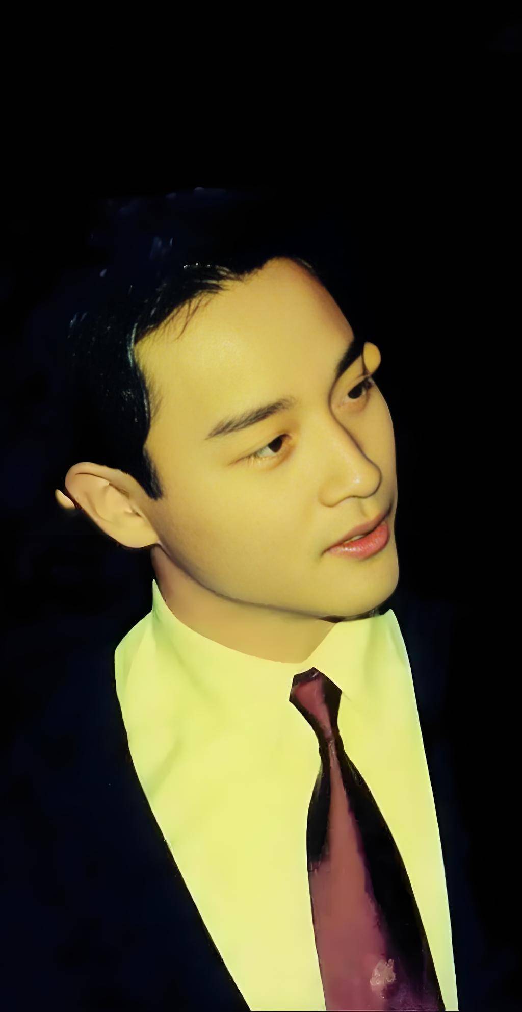 张国荣:风华绝代的背影与22年的思念