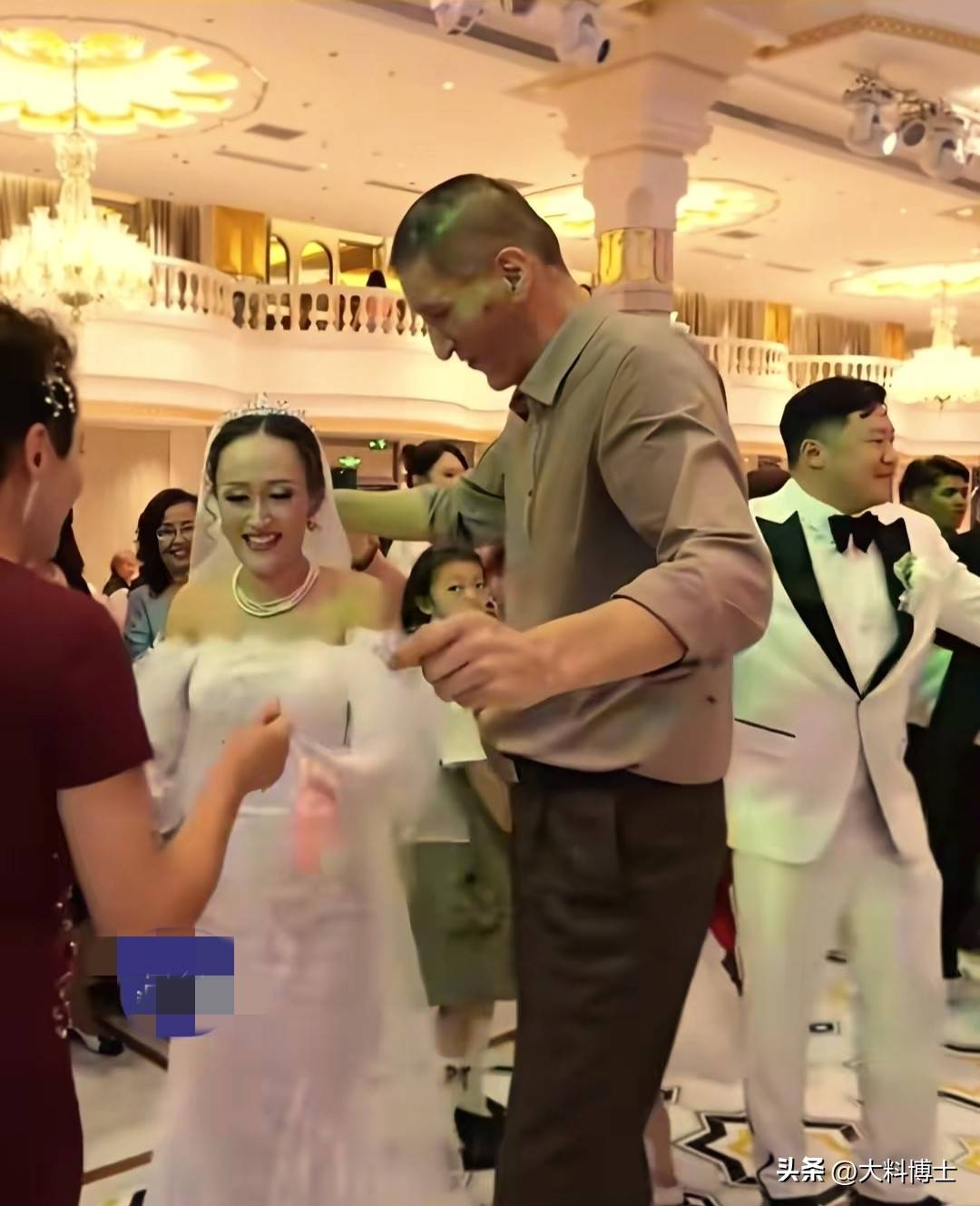 球星巴特尔女儿出嫁婚礼隆重豪华大咖云集老巴眼眶湿润