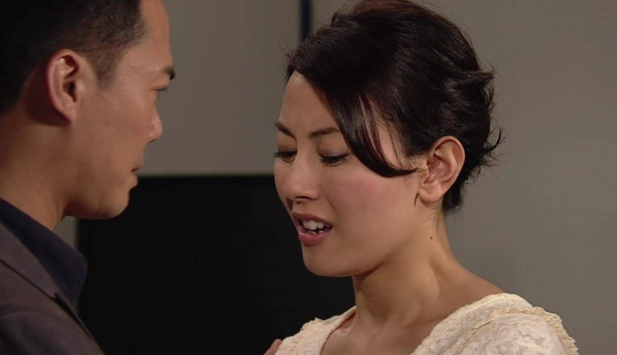 知名女星海外生活不顺,网络兜售私密内容