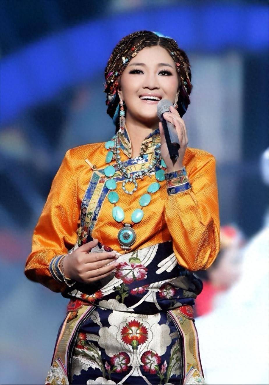 4年前,那个被刀郎告上法庭后,退出歌坛的降央卓玛,现状如何