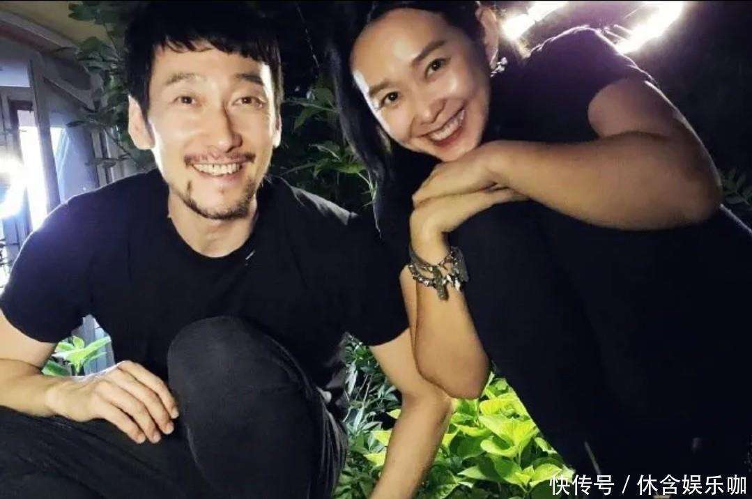 52岁满江近照憔悴,身穿背心脸形消瘦,眼深胡子白,沧桑感很重