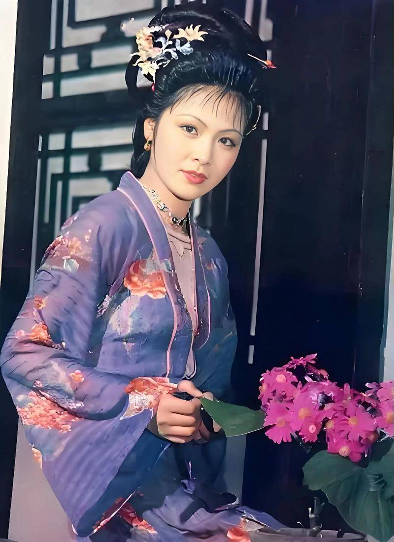 曾有十年之久不敢看红楼梦的她,却演了半部红楼梦,红了一辈子