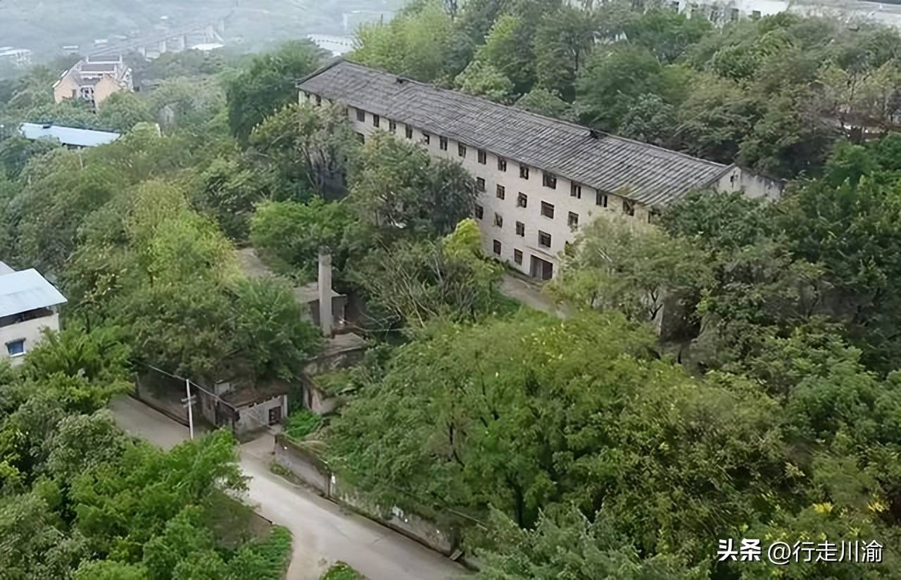 北京矿业学院,也就是如今的中国矿业大学,其历史可以追溯到1950年