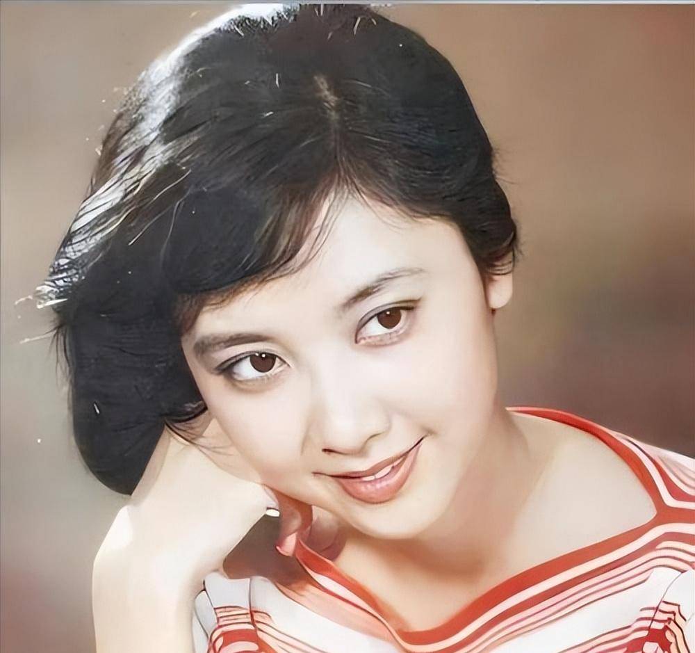 "女儿国国王"朱琳:71岁身材苗条风韵犹存,与二婚老公丁克16年