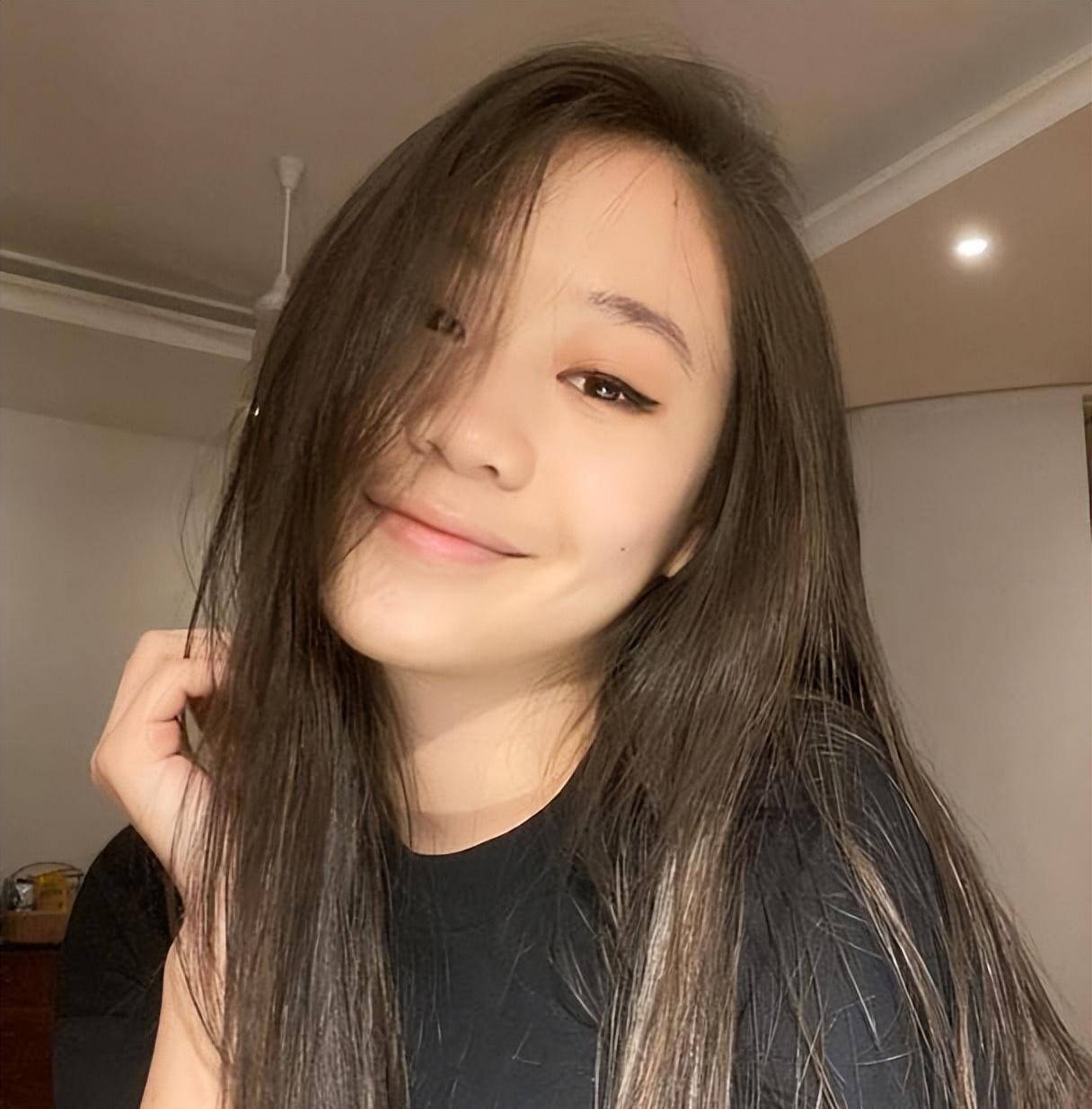 李思生父李连杰把我和妈妈抛弃如果可以的话我不想是他的女儿