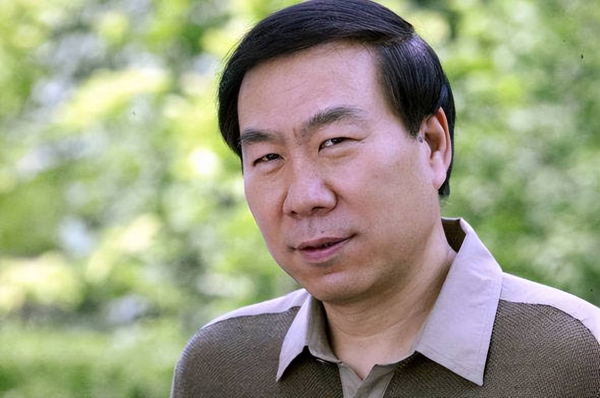 原创奇人张伟平曾与巩俐绝交揭周润发黑料欠张艺谋246万拒还钱
