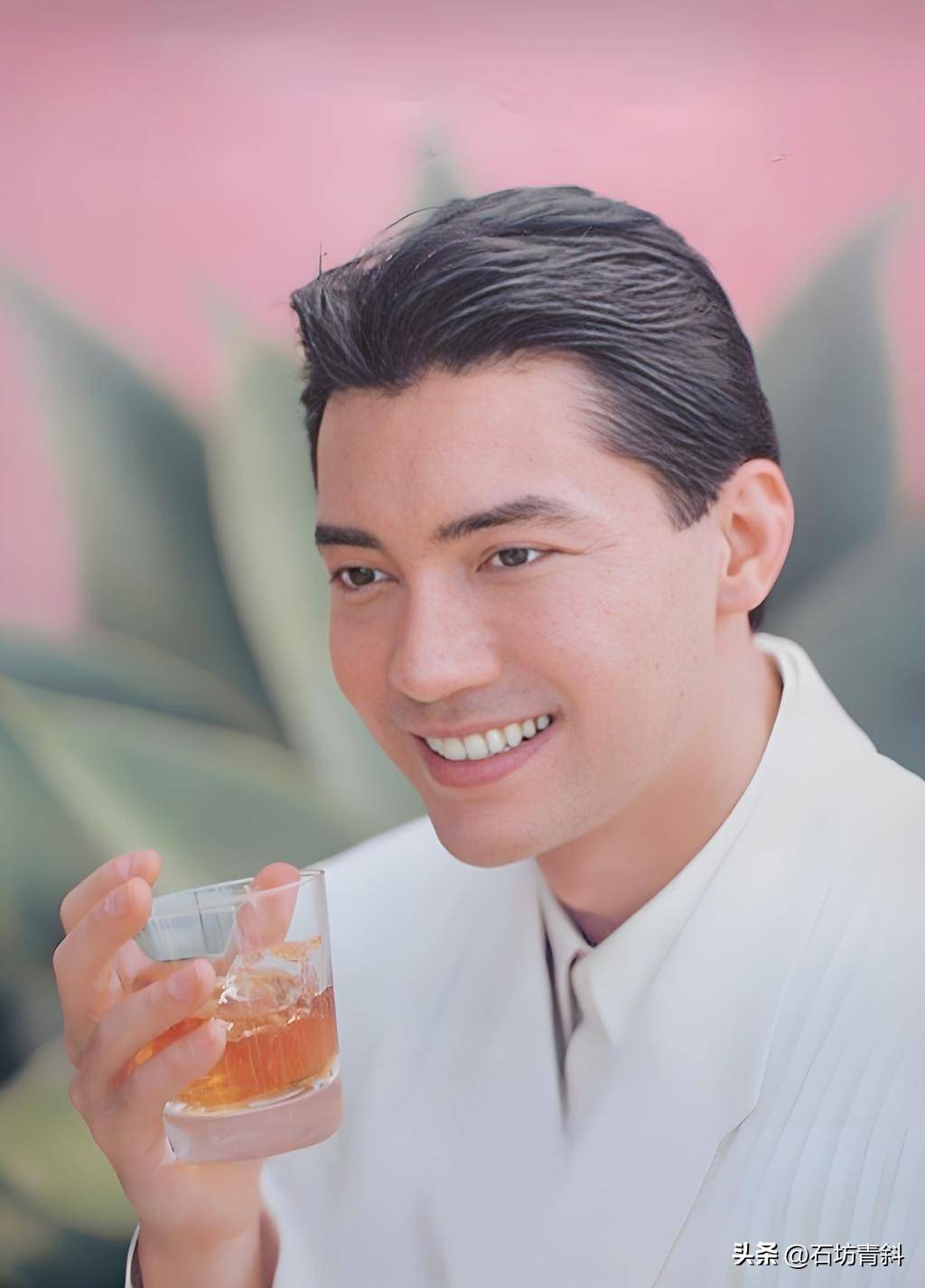 尊龙用一张在东京与伦敦制作的专辑掀起轩然大波