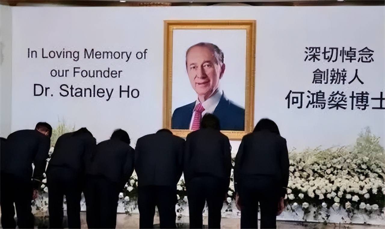 赌王何鸿燊葬礼细节!十人抬棺百位保安护送,四名儿子送最后一程