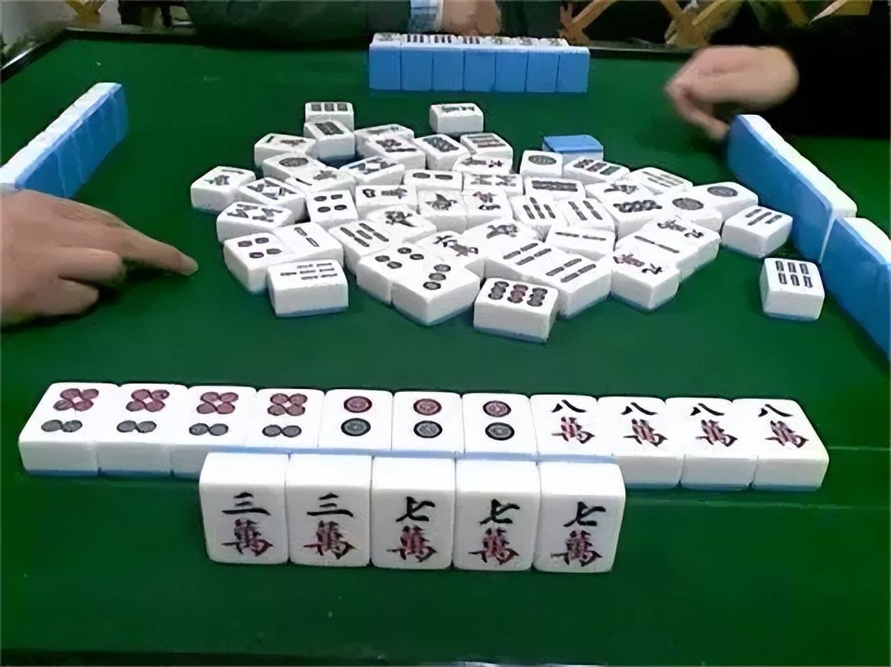 重庆麻将馆:座无虚席,一堆人天天打牌,他们是靠什么谋生的?