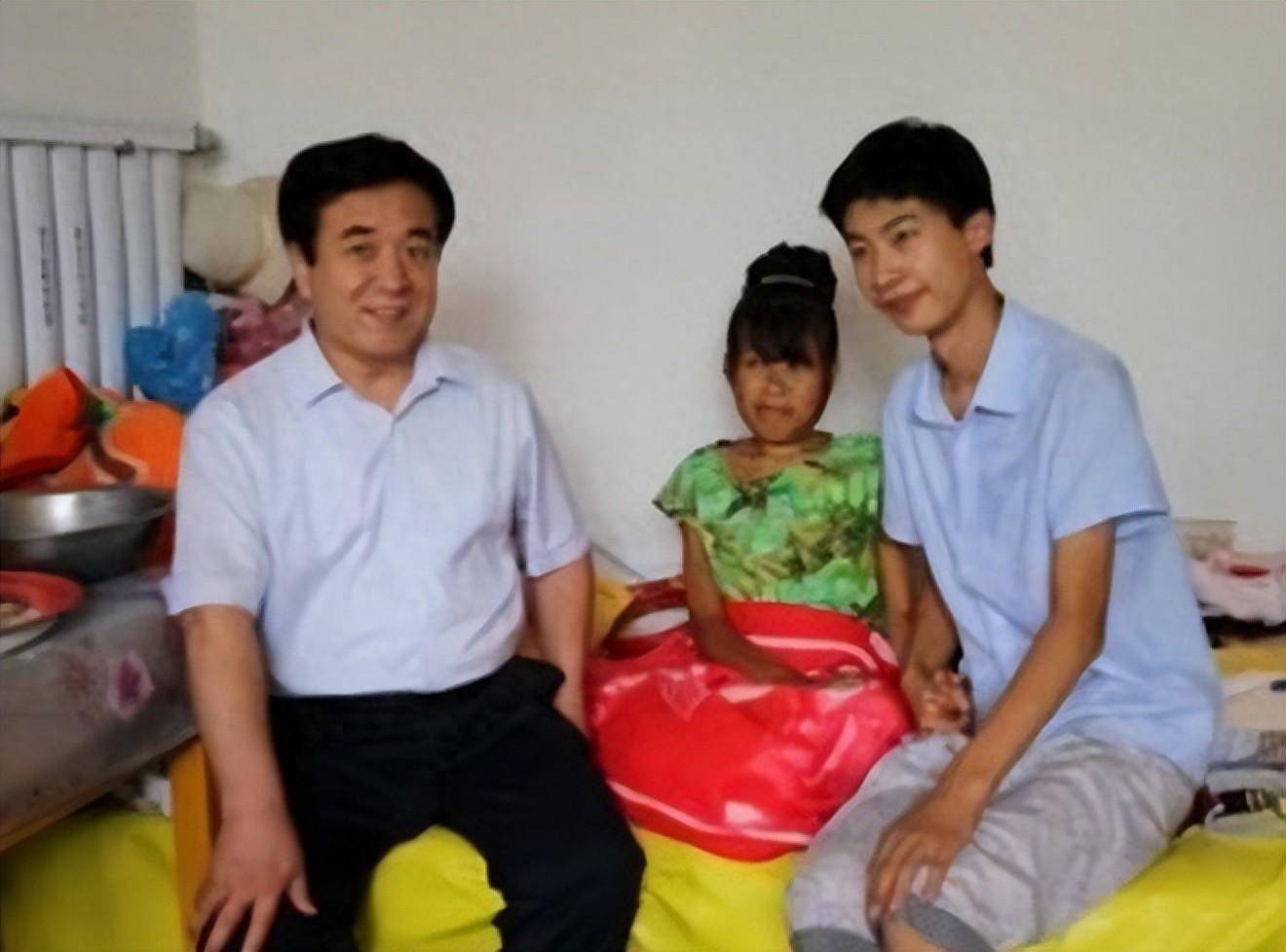 当年,让清华校长亲自登门接上学的高考状元庞众望,现状如何?