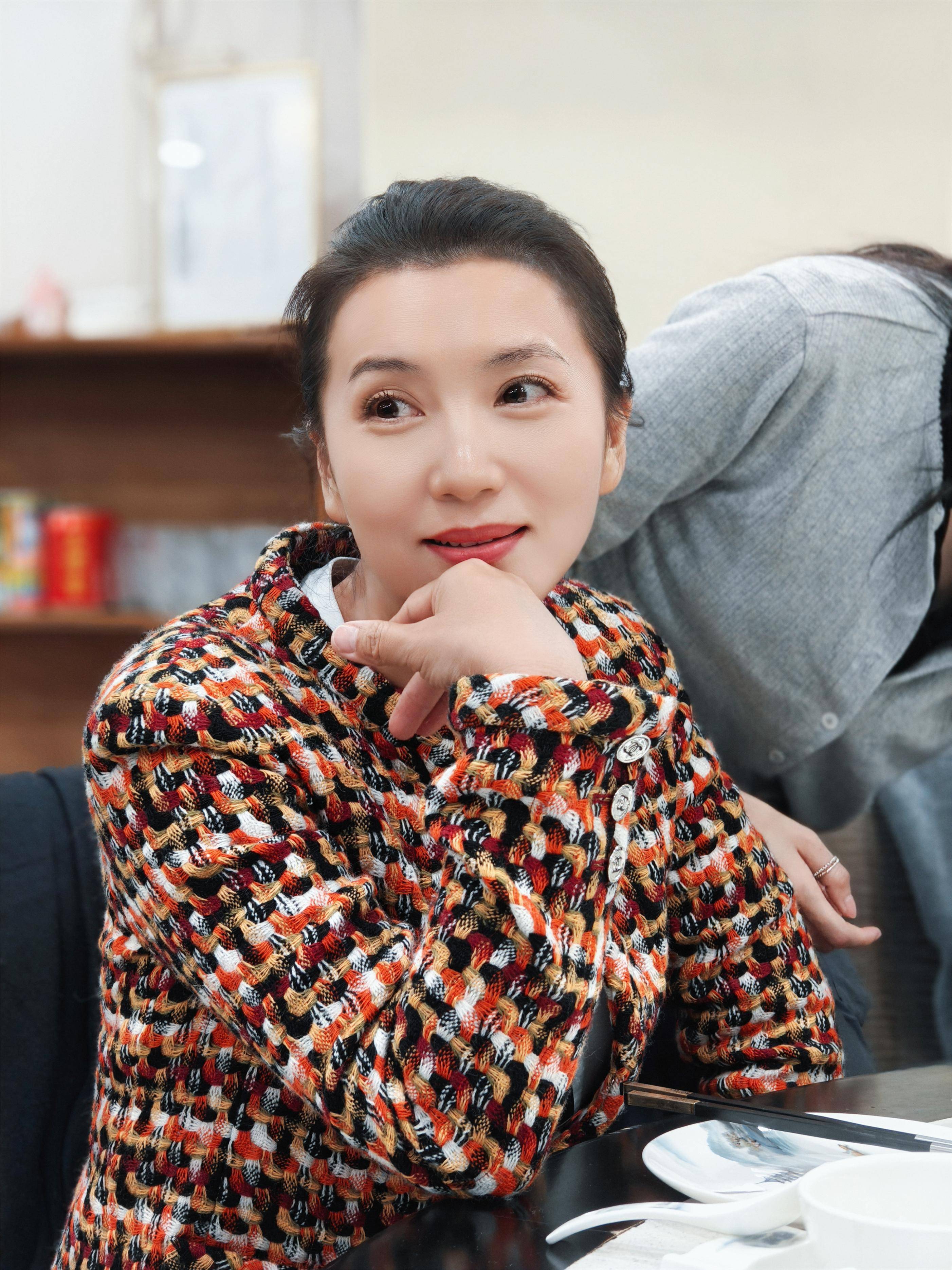 演员陈好:嫁大8岁富豪,婚后连生三胎,如今一家五口其乐融融