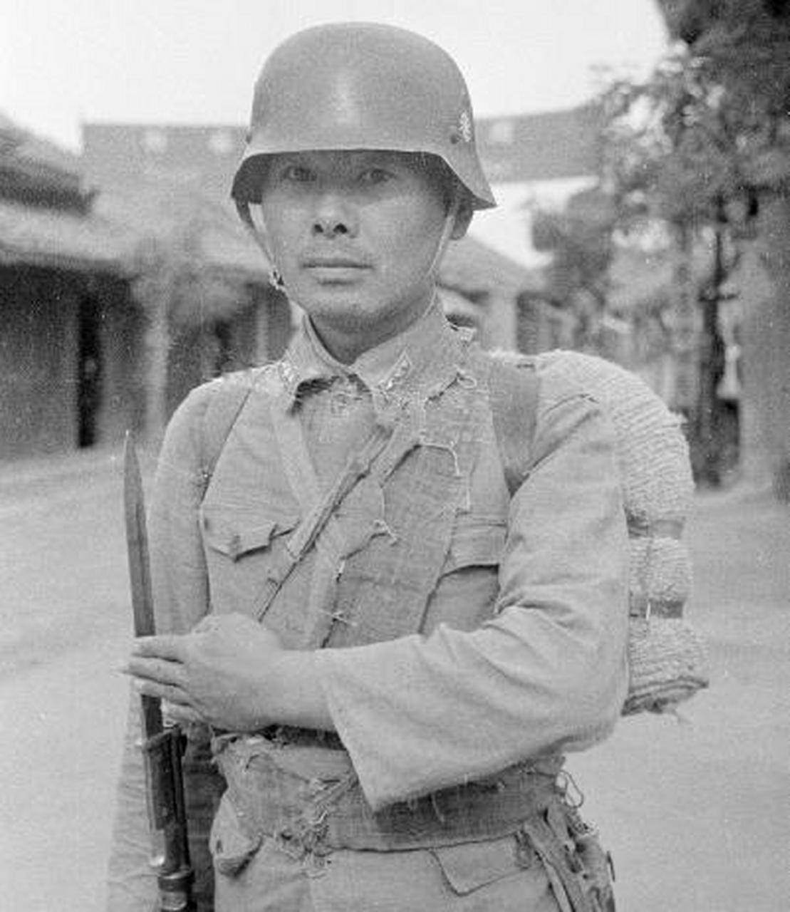 500万解放军有280万都是俘虏兵蒋用我训练好的兵打我