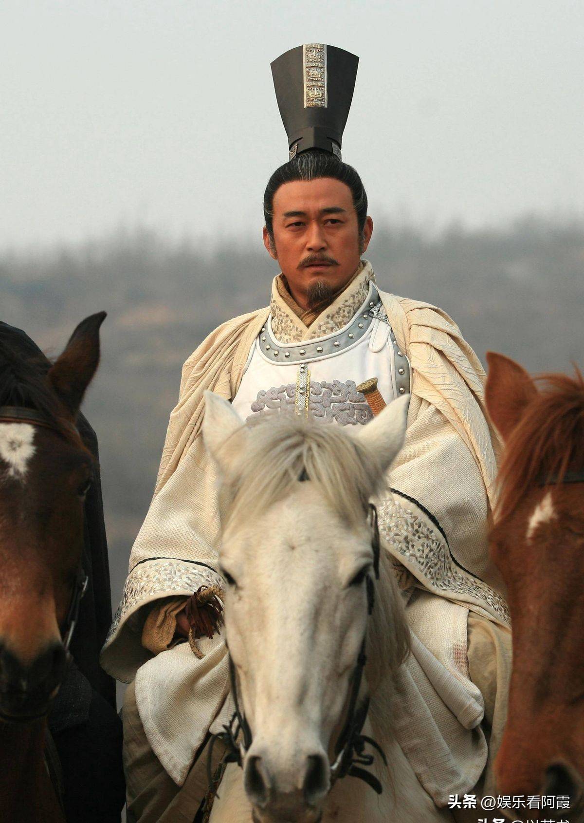 王志飞的二婚妻子,被誉为古装女神,现在45岁仍似少女