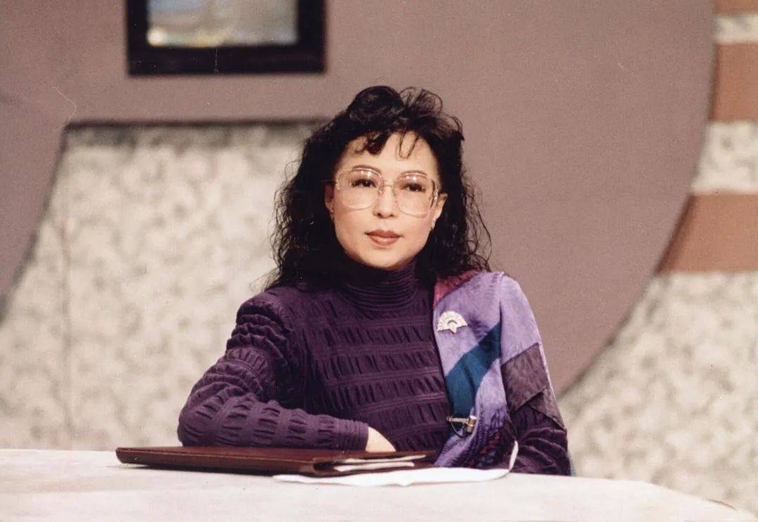 艳星转行当间谍,征服1000多个男人却退圈造卫星,不爱豪门爱祖国