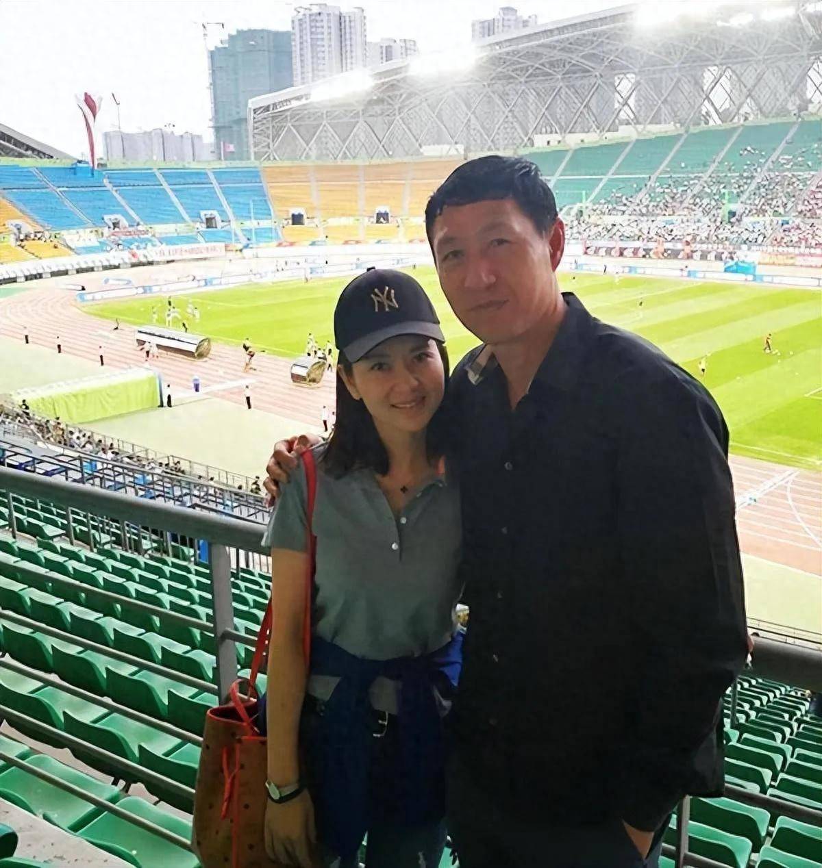 甘萍:嫁运动员黎兵,结婚18年生一女,52岁依旧好美