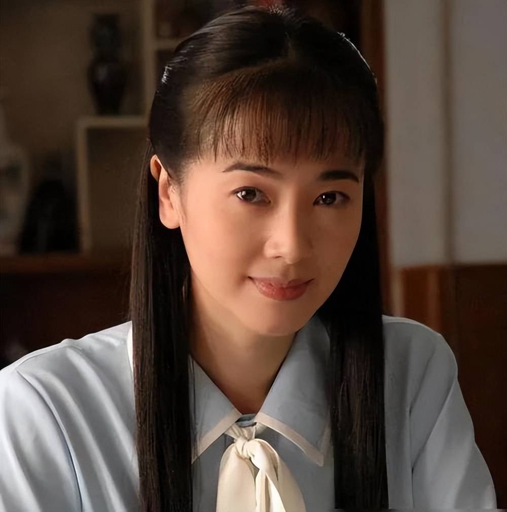 "中年妇女"左小青:嫁大20岁富豪老公,离婚后和女儿相依为命