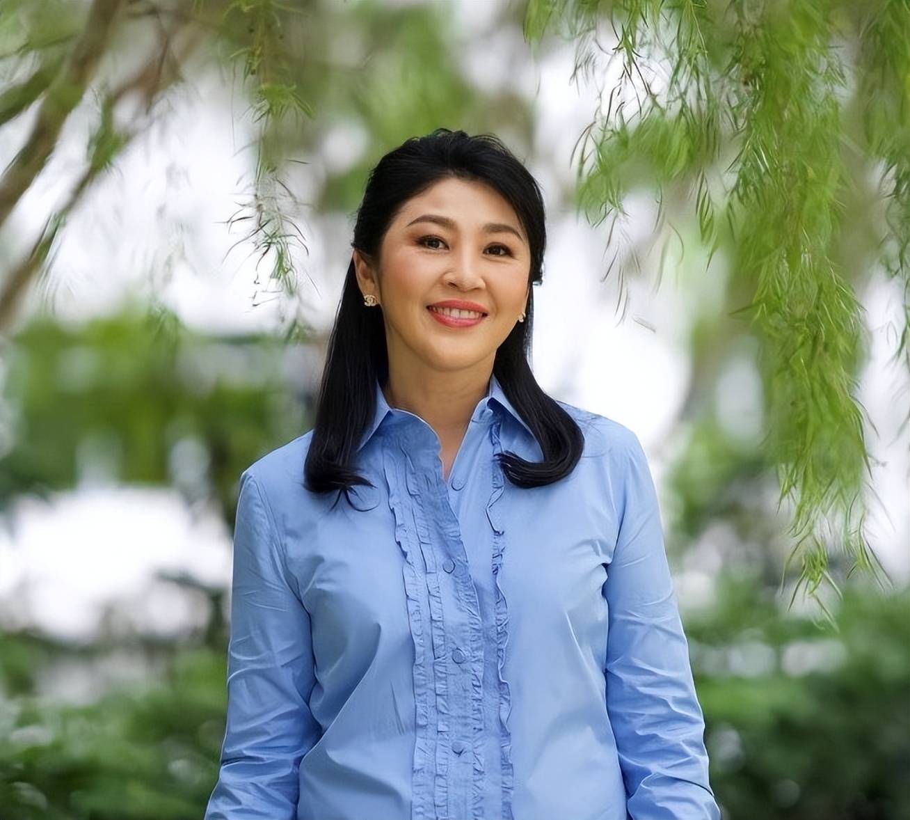 英拉年轻时有多漂亮?阿努索苦追4年,甘当绿叶,不能结婚也相守