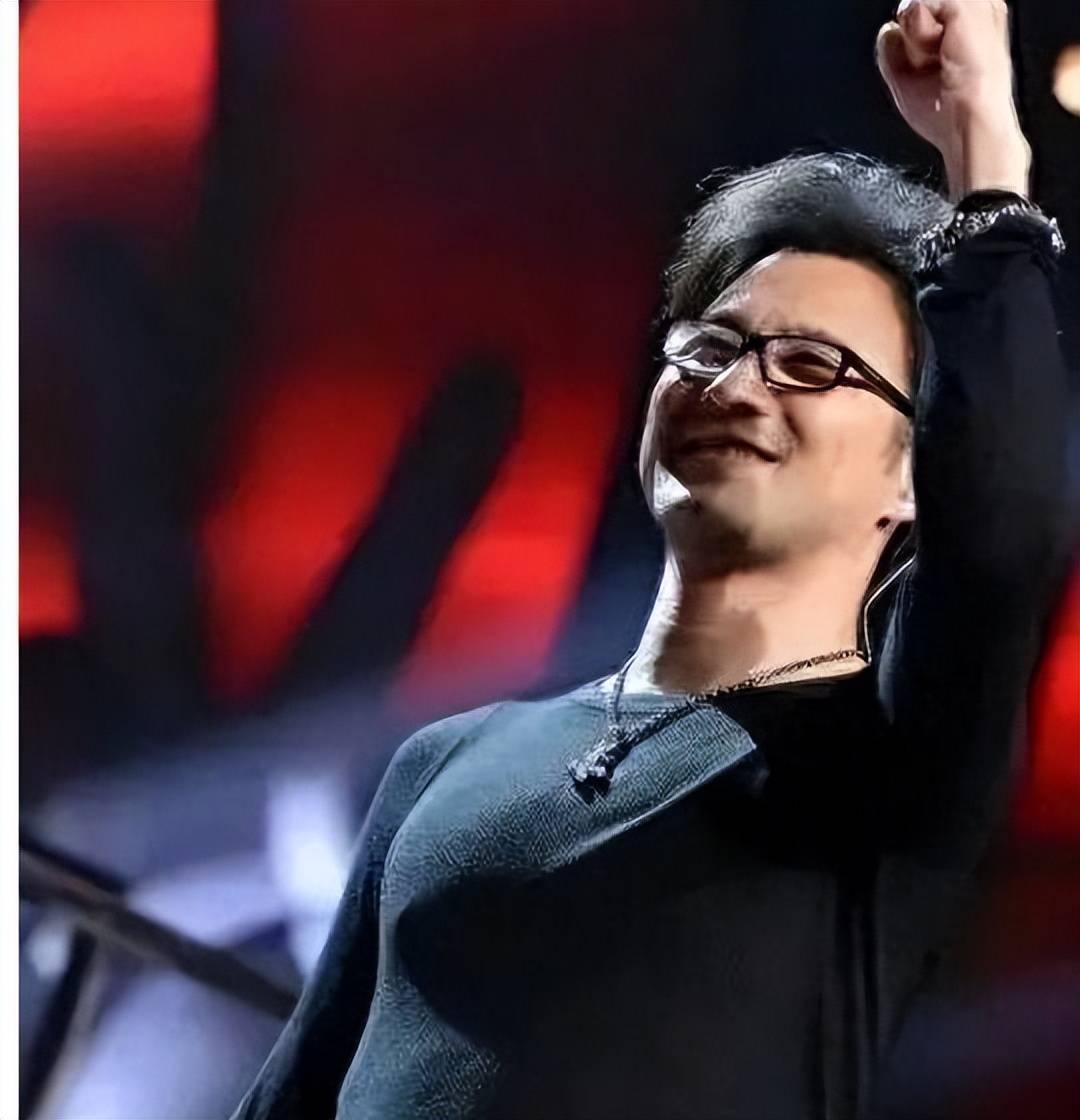 事实证明52岁的摇滚天才汪峰已经走上了一条不归路