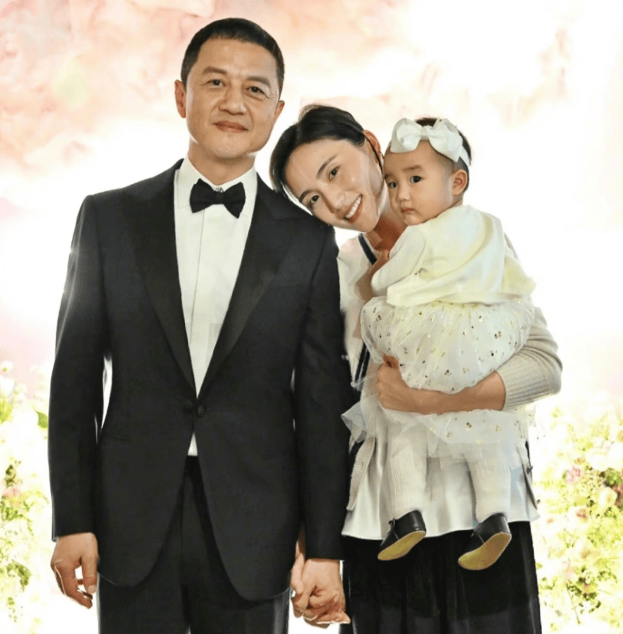 其实李亚鹏只离了两次婚！过往前任太知名 每段感情都是女方受伤