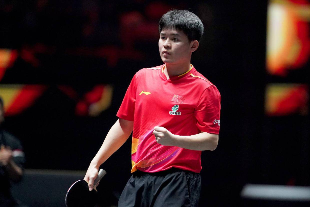 连赢12局打服黄镇廷!林诗栋3-0霸气横扫,国乒吹响三连冠号角