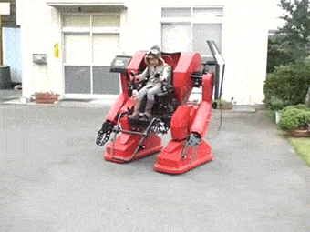 搞笑GIF：姑娘，你在这39°的天气穿裙子骑共享电动车，会不会有点？