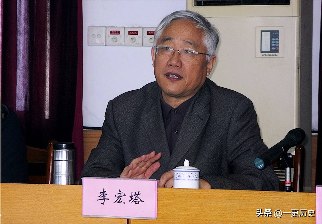 李宏塔的家庭严格要求子女,他和哥哥姐姐以及弟弟一