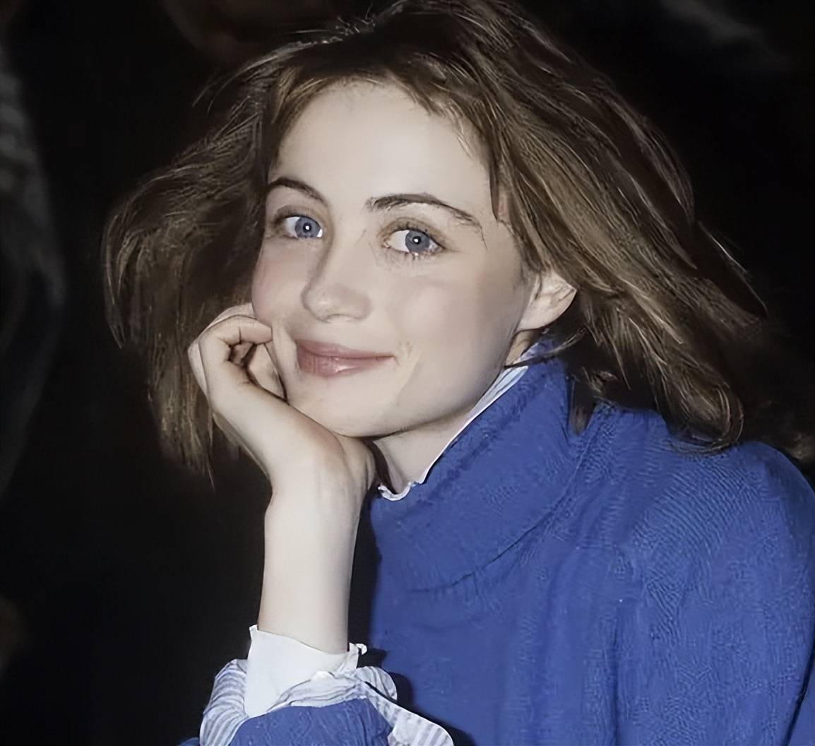 她是"法兰西第一美人",却因整容失败饱受舆论