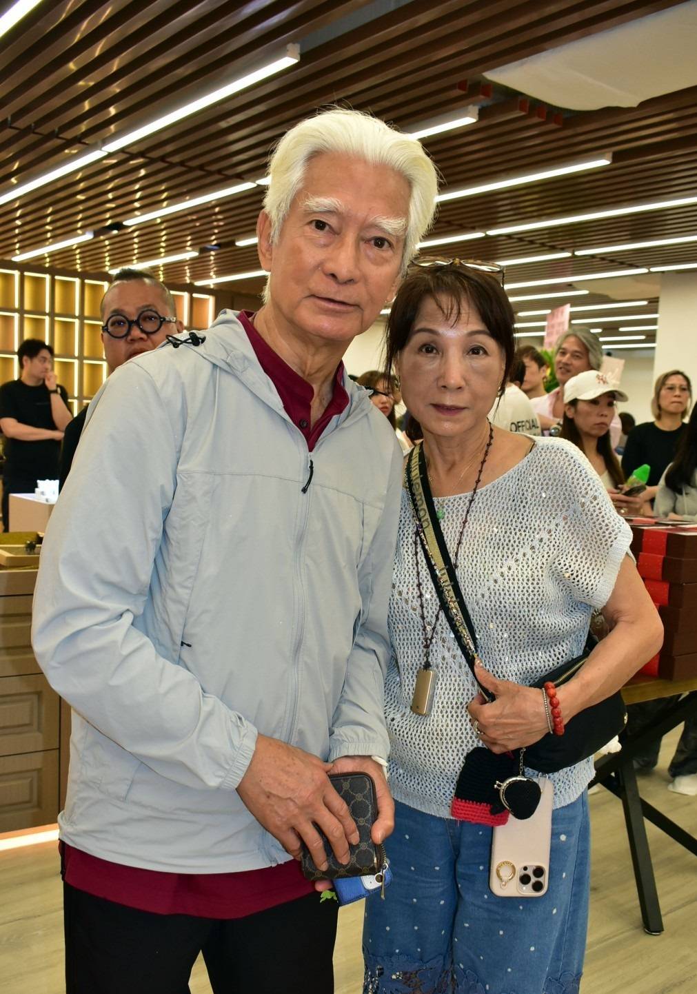 81岁香港资深演员近况曝光,在泰国出家悟出人生智慧