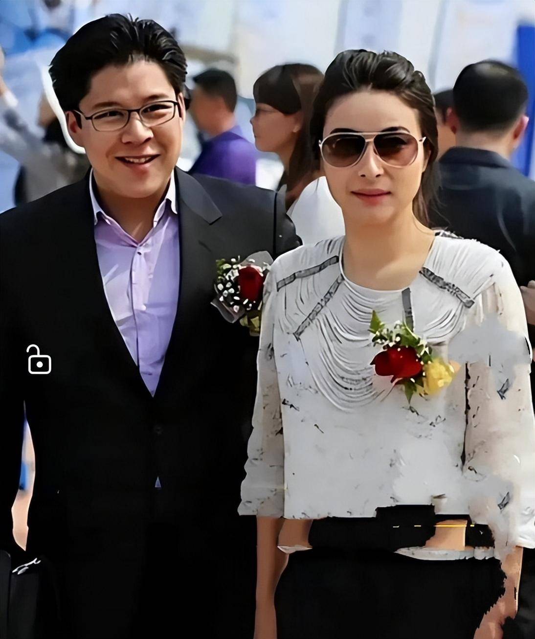 婚礼结束后不久郭晶晶便向丈夫霍启刚提出要搬离原本那间3000多平米