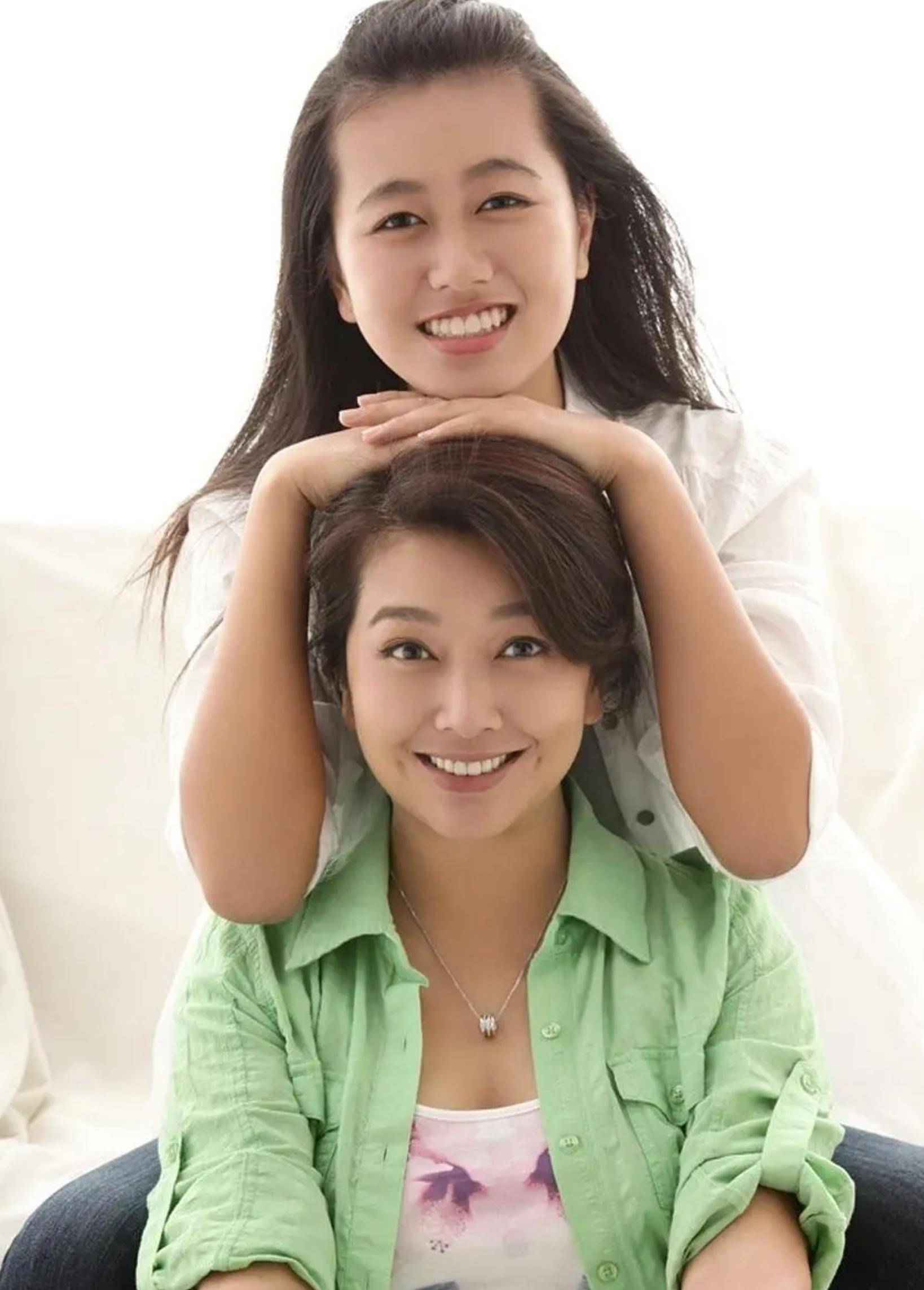 老戏骨江珊与靳东同居5年遭女儿反对今被小15岁老公宠成公主
